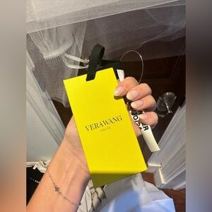 Vera Wang Haute Veil